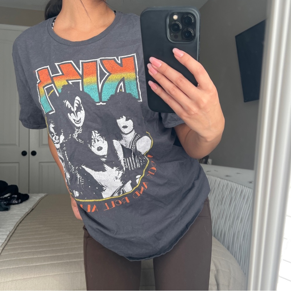 Kiss tee